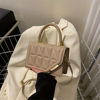 Bolsa de ombro moderna em couro sintético com alça ajustável, fecho magnético e detalhes dourados.