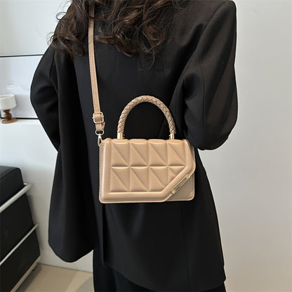 Bolsa de ombro moderna em couro sintético com alça ajustável, fecho magnético e detalhes dourados.