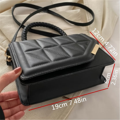 Bolsa de ombro moderna em couro sintético com alça ajustável, fecho magnético e detalhes dourados.