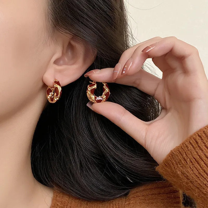 Brincos de argola luxuosos de aço inoxidável esmaltado para mulheres, brincos de argola leves e grossos com strass.